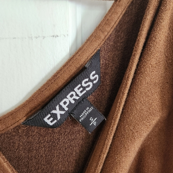 Express Tank Top - Picture 3 of 6